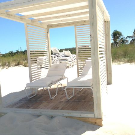 Alexander'S Apartments Providenciales Esterno foto