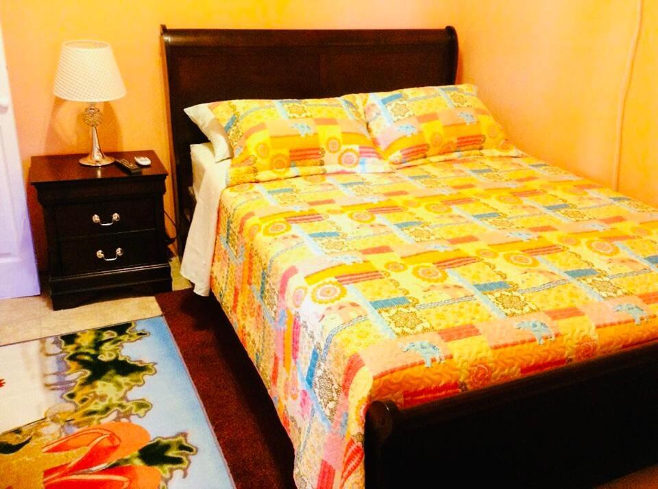 Alexander'S Apartments Providenciales Esterno foto