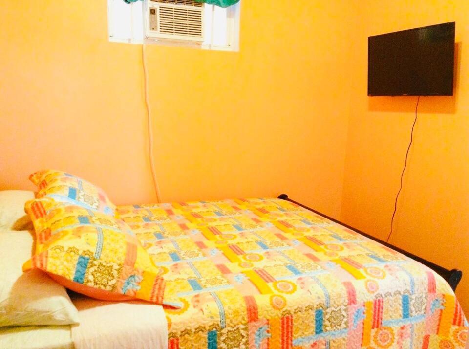 Alexander'S Apartments Providenciales Esterno foto