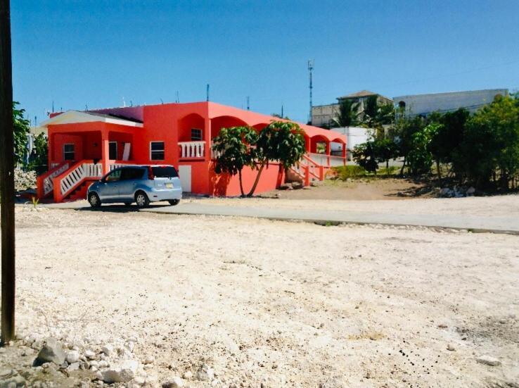 Alexander'S Apartments Providenciales Esterno foto