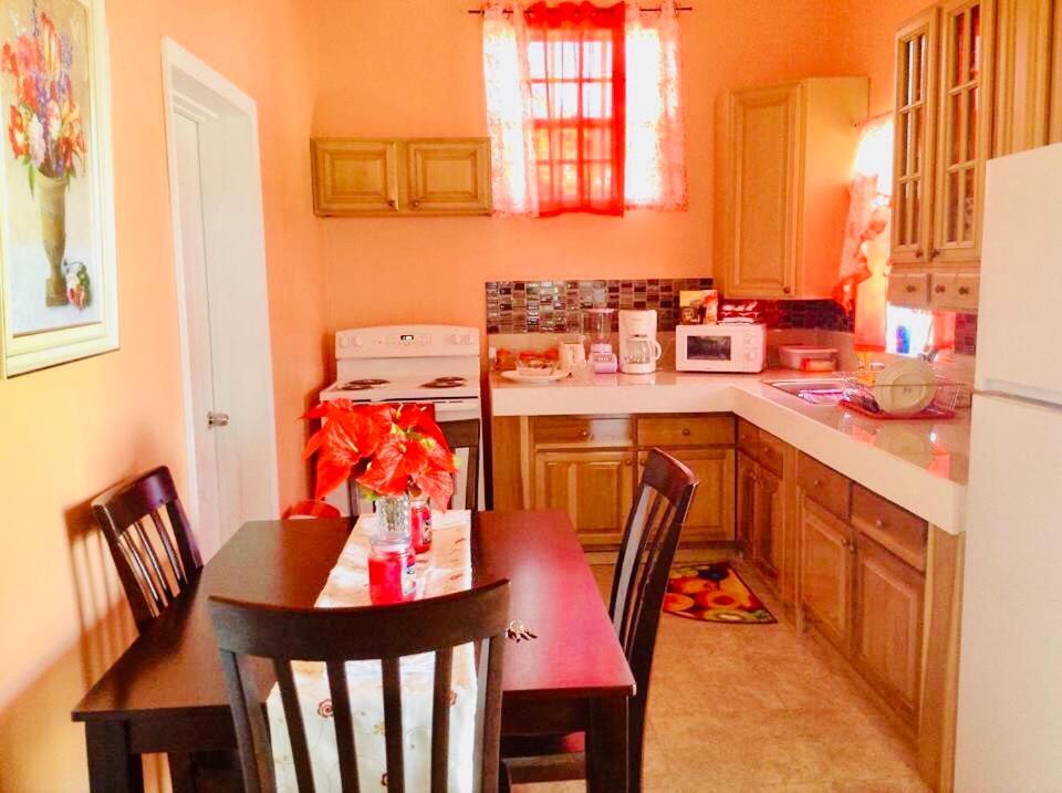 Alexander'S Apartments Providenciales Esterno foto